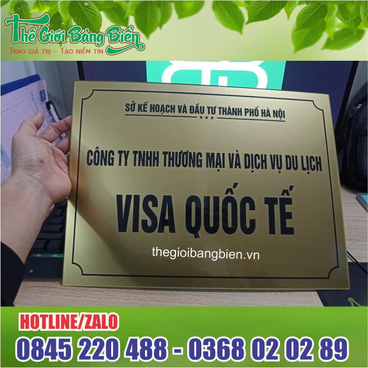 biển mica công ty in uv nhũ đồng