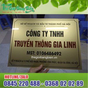 biển mica công ty in uv nhũ đồng