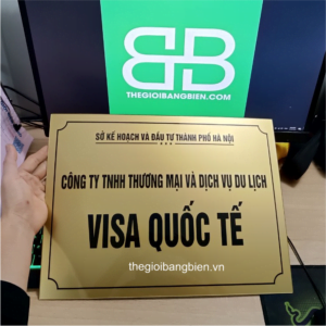 biển mica tên công ty nhũ đồng đẹp