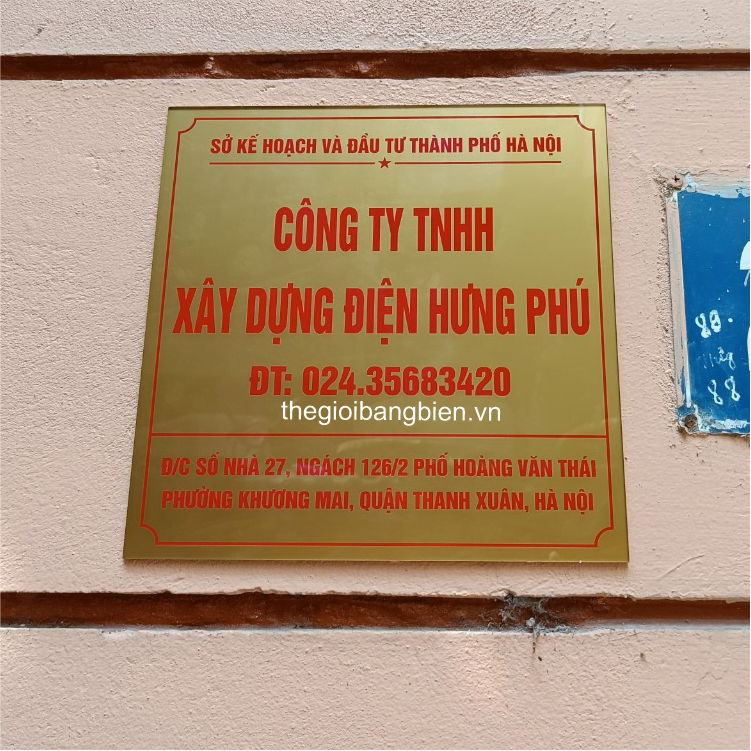 biển mica tên công ty nhũ đồng rẻ