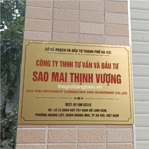biển mica tên công ty nhũ đồng sang trọng