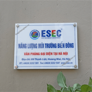 biển tên công ty bắt vít cách tường