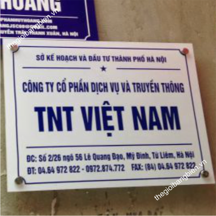 biển tên công ty bắt vít cách tường đẳng cấp