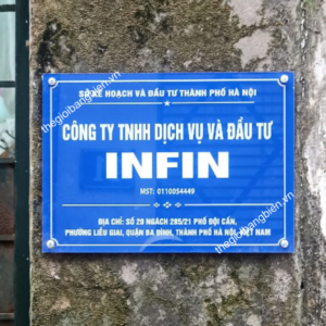 biển tên công ty mica bắt vít cách tường
