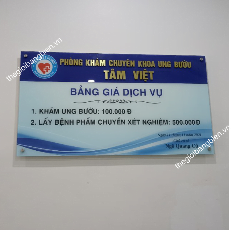 biển tên công ty mica bắt vít cách tường sang trọng