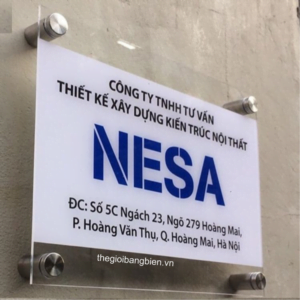 biển tên công ty mica in uv bắt ốc chân kính