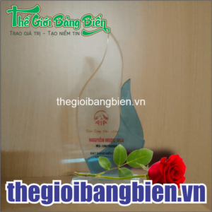 bán kỷ niêmk chương pha lê đẳng cấp