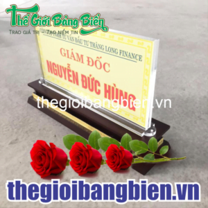 biển chức danh mica