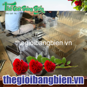 biển chức danh mica để bàn