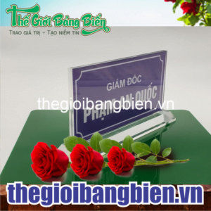biển chức danh mica sang trọng