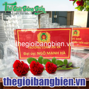 biển tên chức danh mica để bàn đẹp