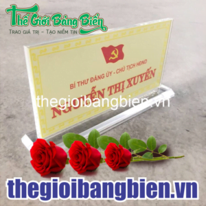 biển tên chức danh mica sang trọng