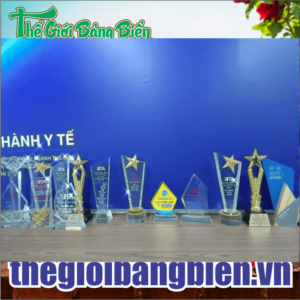 kỷ niêmk chương pha lê