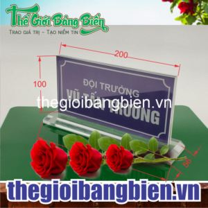 mẫu biển tên chức danh mica để bàn