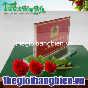 mẫu biển tên chức danh mica đẹp