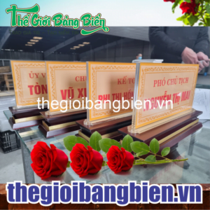 mẫu biển tên chức danh mica giá rẻ