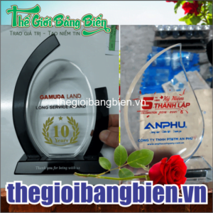 mẫu kỷ niệm chương pha lê đẳng cấp