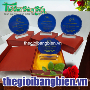 mẫu kỷ niệm chương pha lê giá rẻ