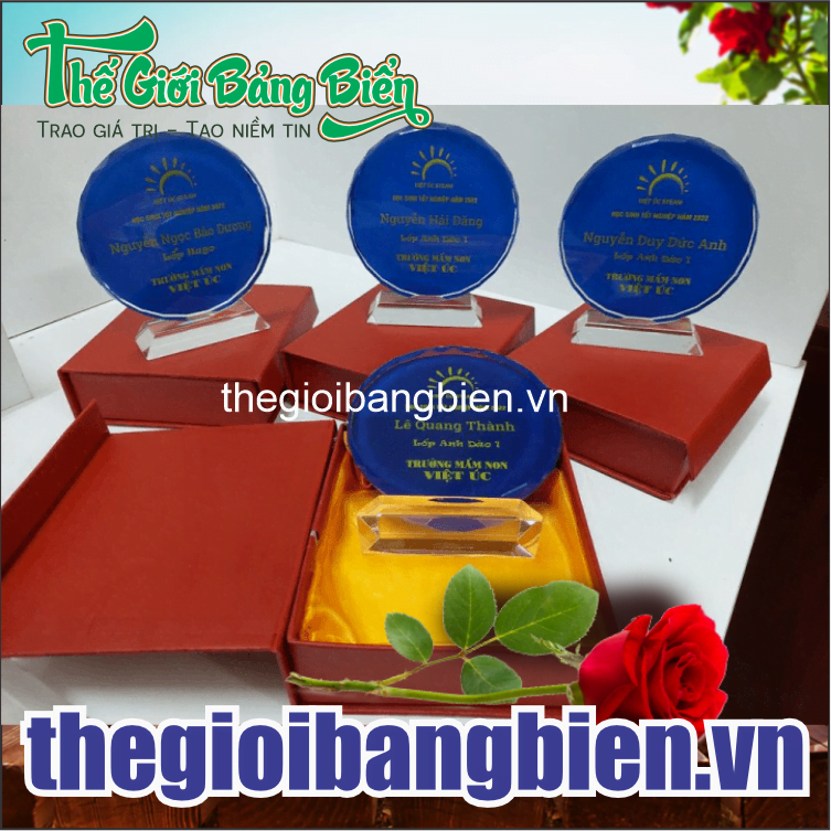 mẫu kỷ niệm chương pha lê giá rẻ