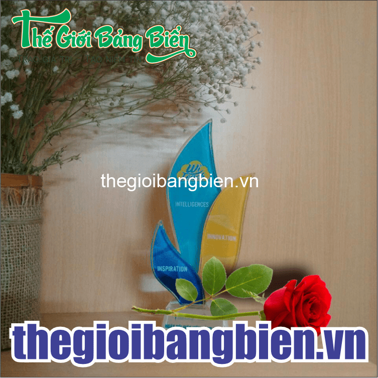 sản xuất kỷ niệm chương pha lê đẹp