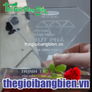 sản xuất kỷ niệm chương pha lê sang trọng
