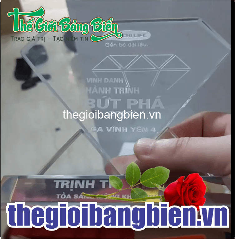 sản xuất kỷ niệm chương pha lê sang trọng